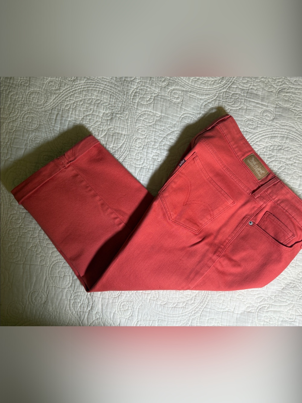 Levi's Coral Capri Jeans -straight leg Sz 4